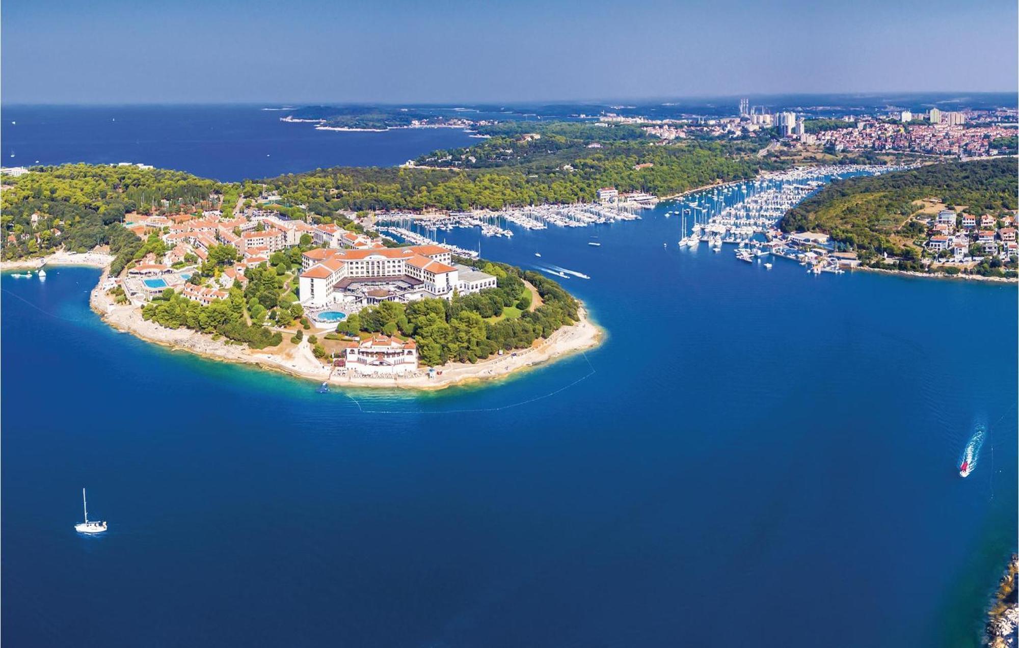 Vikendica Lovely In With Sauna Pula